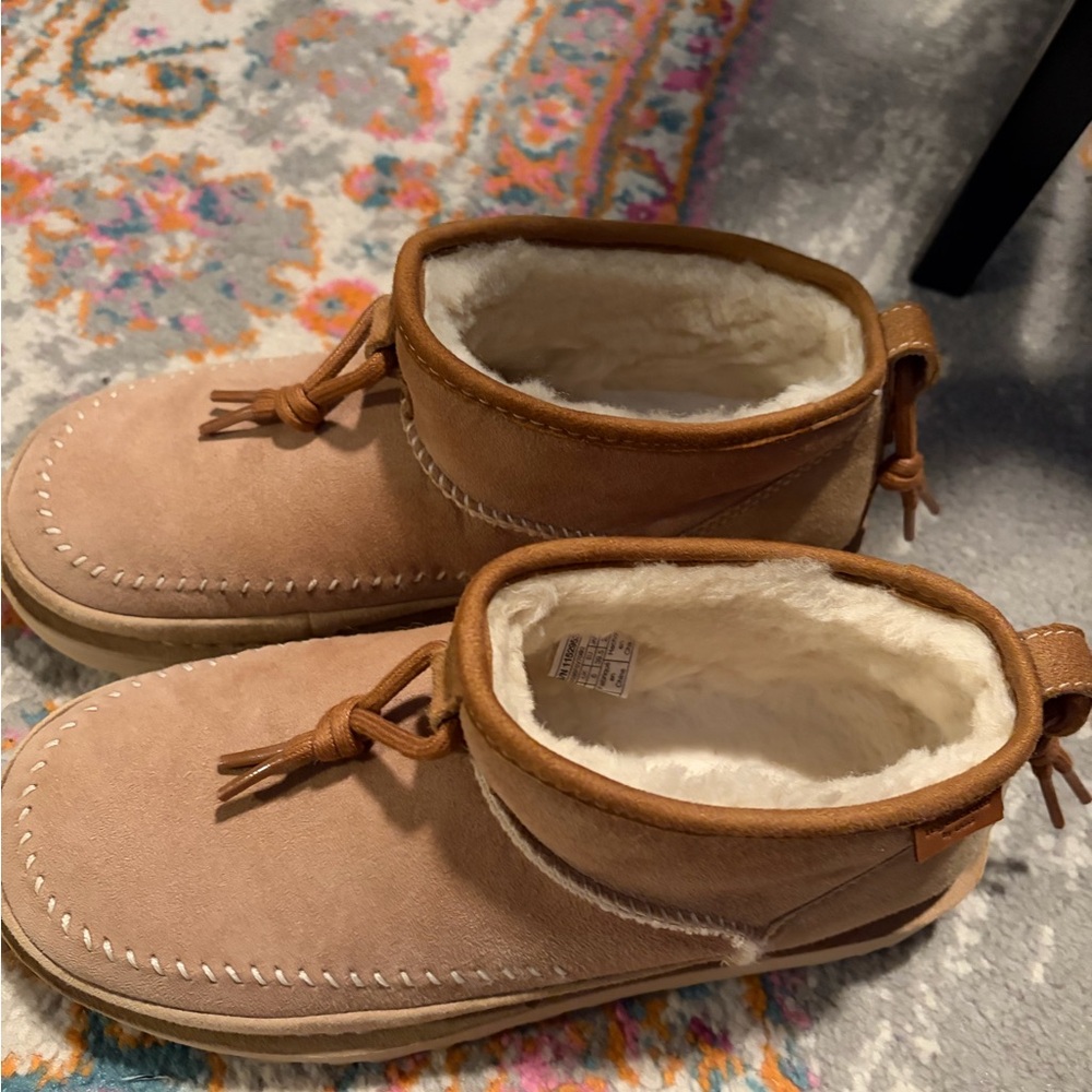 UGG Ultra Mini Boots Women’s 8 Chestnut Suede Shearling Lined